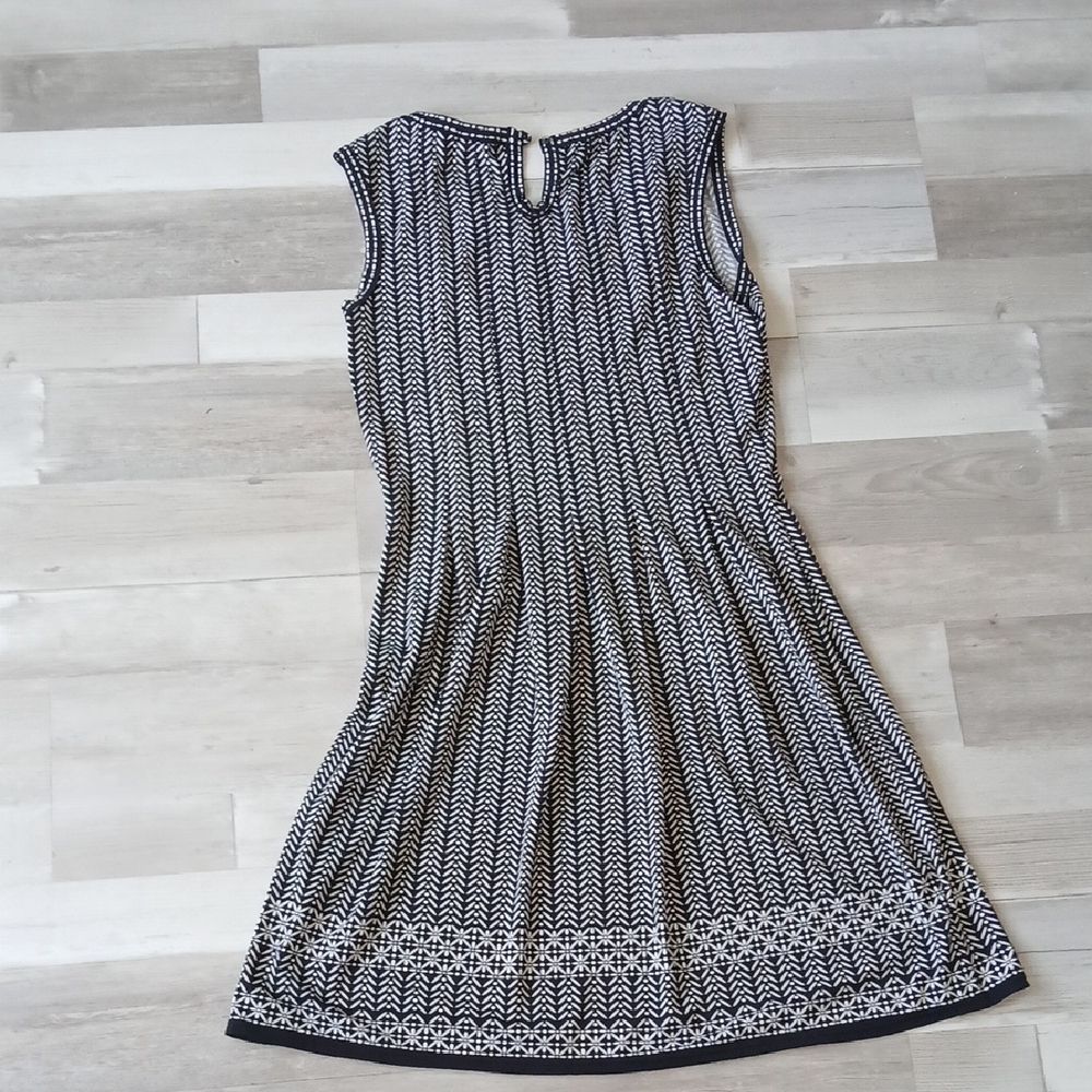 Max Studio Black and White Geometric Midi Dress